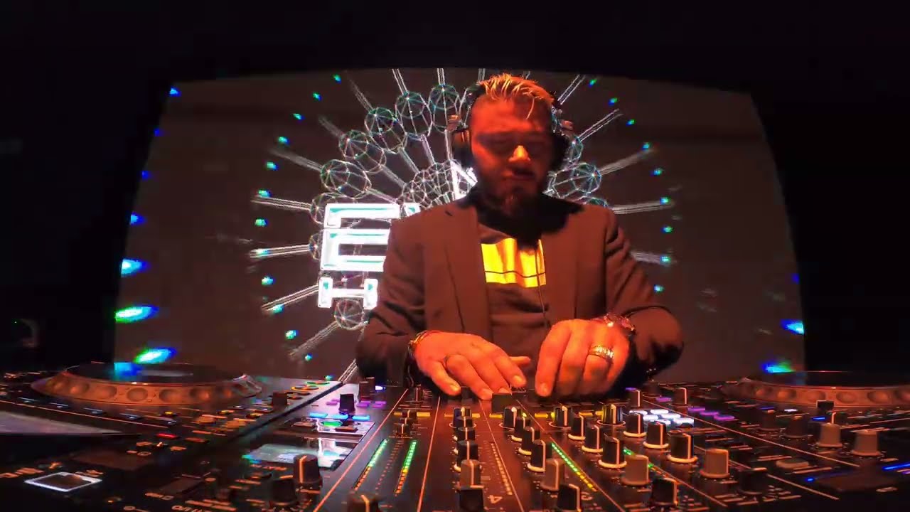 Evan Halls performing a live house set in Miami
